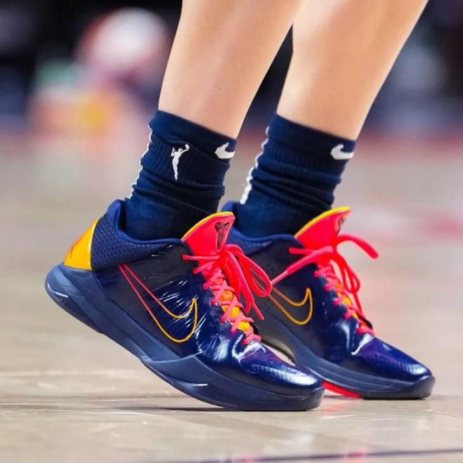 Kobe 5」新联名提前上脚发售日锁定！九游会真人游戏第一品牌市售确认！「科比